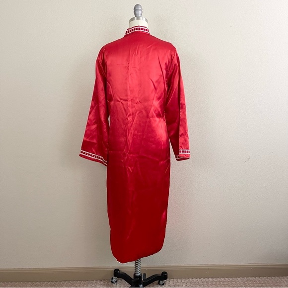 Asian Red Silk Robe - Picture 4 of 5
